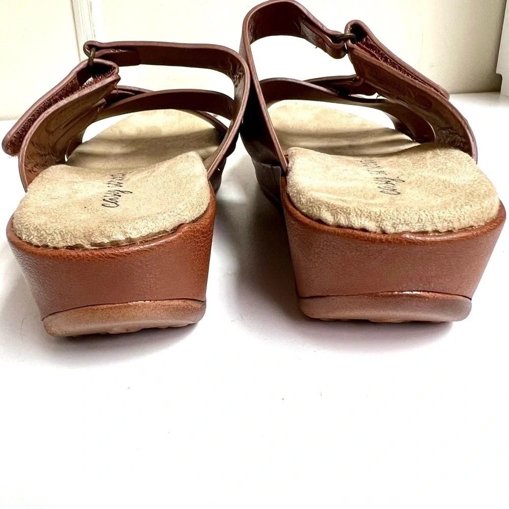Easy Street Women's Koda Wedge Sandal brown minimalist preppy casual comfy 7M